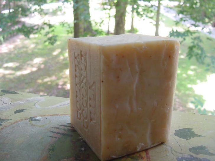 Copaiba also has natural purifying antibacterial properties and is known to help soothe blemished skin. With the addition of Tree leaves it makes this soap a gentle exfoliate. 
