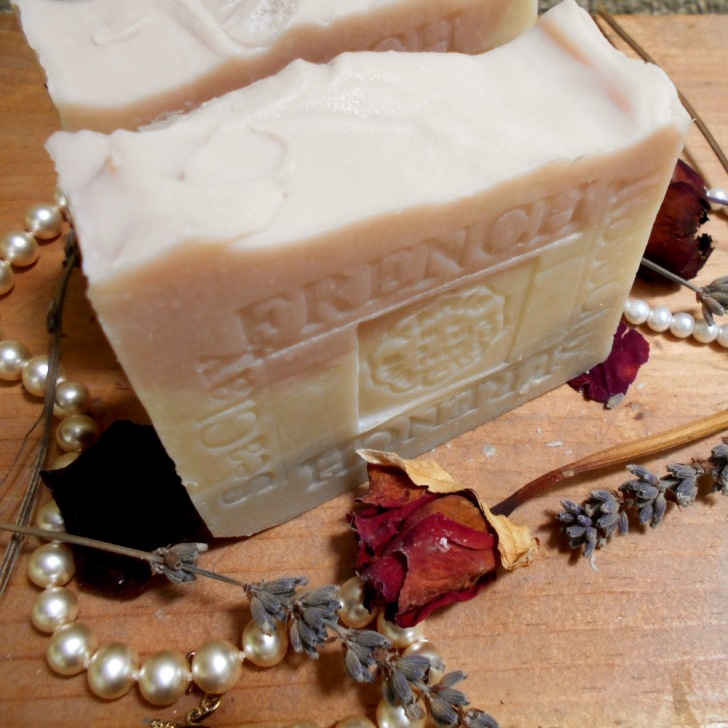 Limited Edition French Lavender - Jasmine Soap Jasmine is a component of most of the world's fine perfumes for a good reason added clay to absorb dirt oil and toxins. Rich lather, bits of lavender flowers and the relaxing scent of lavender and jasmine in this beautiful soap. 